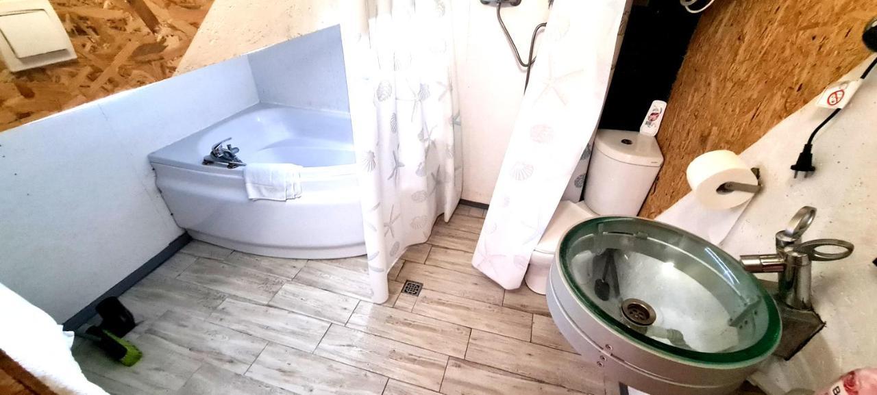 Sub Hel. Budzetowe Pokoje W Domu Z Basenem. Wokol Domu Tylko Natura. Balkon Zbyteczny. Экстерьер фото